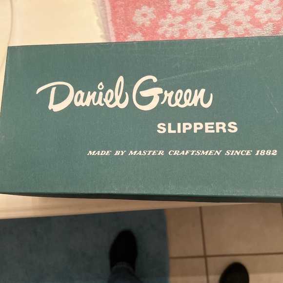 Slippers - Picture 3 of 4